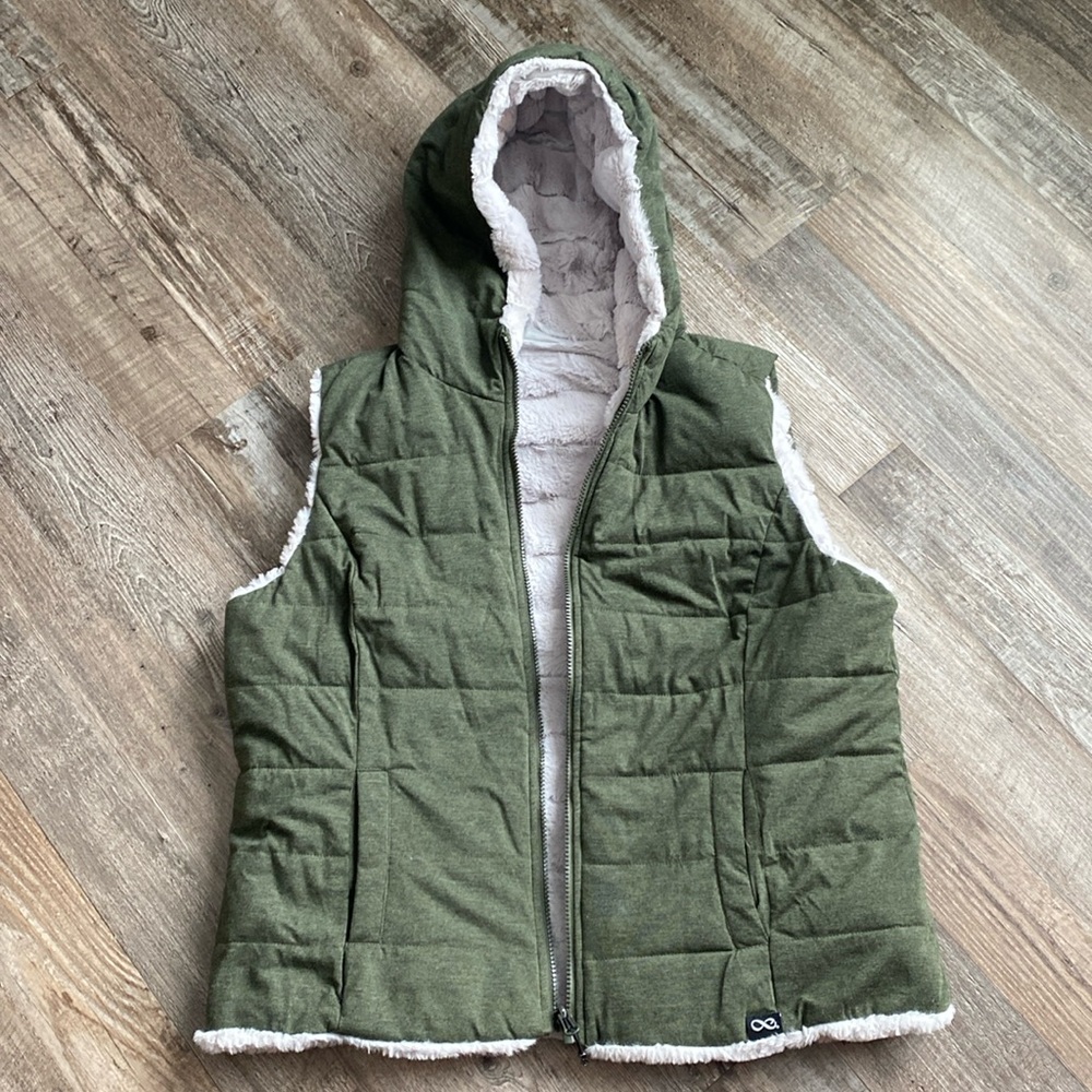 Reversible vest